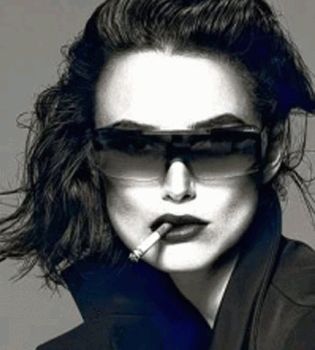 Кира Найтли с сигаретой