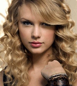 Тейлор Свифт грудь