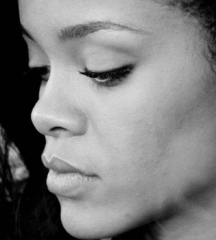 Рианна топлесс