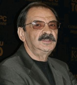 Илья Олейников