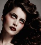 Соблазнительная Летиция Каста в гламурной фотосессии (ФОТО)