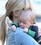 Риз Уизерспун впервые показала сына (ФОТО)