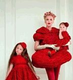 Оля Полякова с детьми