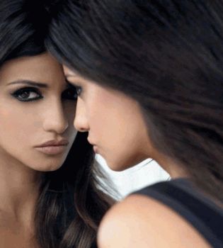 Моника Крус