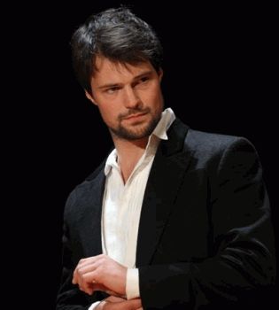 Данила Козловский_фрак