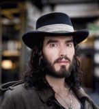 Рассел Бренд_шляпа