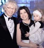 Аркадий Укупник с женой и дочкой