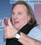 Жерар Депардье палец