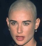 Деми Мур лысая