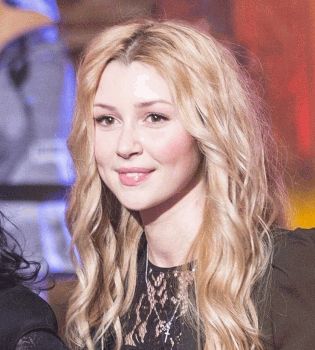 Анна Заворотнюк