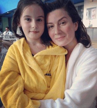 Жанна Бадоева с дочкой