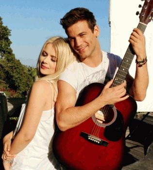 Мика Нютон и Клейтон Джонсон