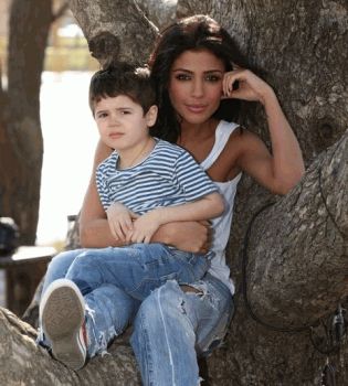 Санта Димопулос с сыном