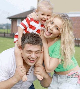 Тина Кароль с мужем и сыном