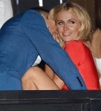 Пэрис Хилтон поцелуи