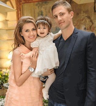 Виктория Боня и семья