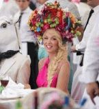 Оля Полякова на скачках