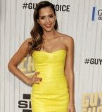 Джессика Альба в платье