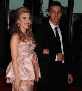 Скарлетт Йоханссон близнец