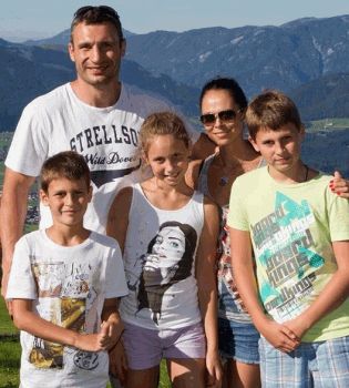 Виталий Кличко и семья