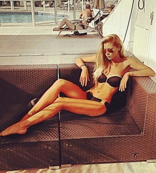 Анна Заворотнюк