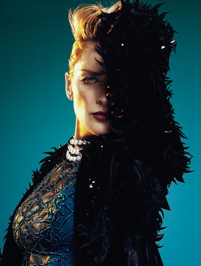 Шикарная Шерон Стоун на обложке модного глянца