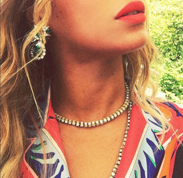 Бейонсе опубликовала нежные фото с супругом и дочерью