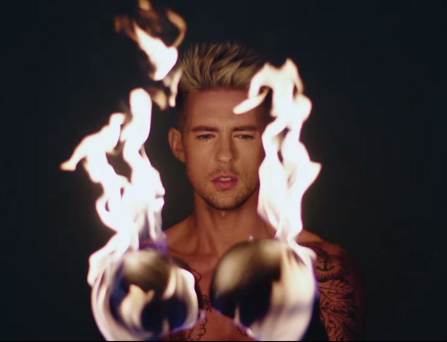 Маркус Рива представил видео на песню Take Me Down