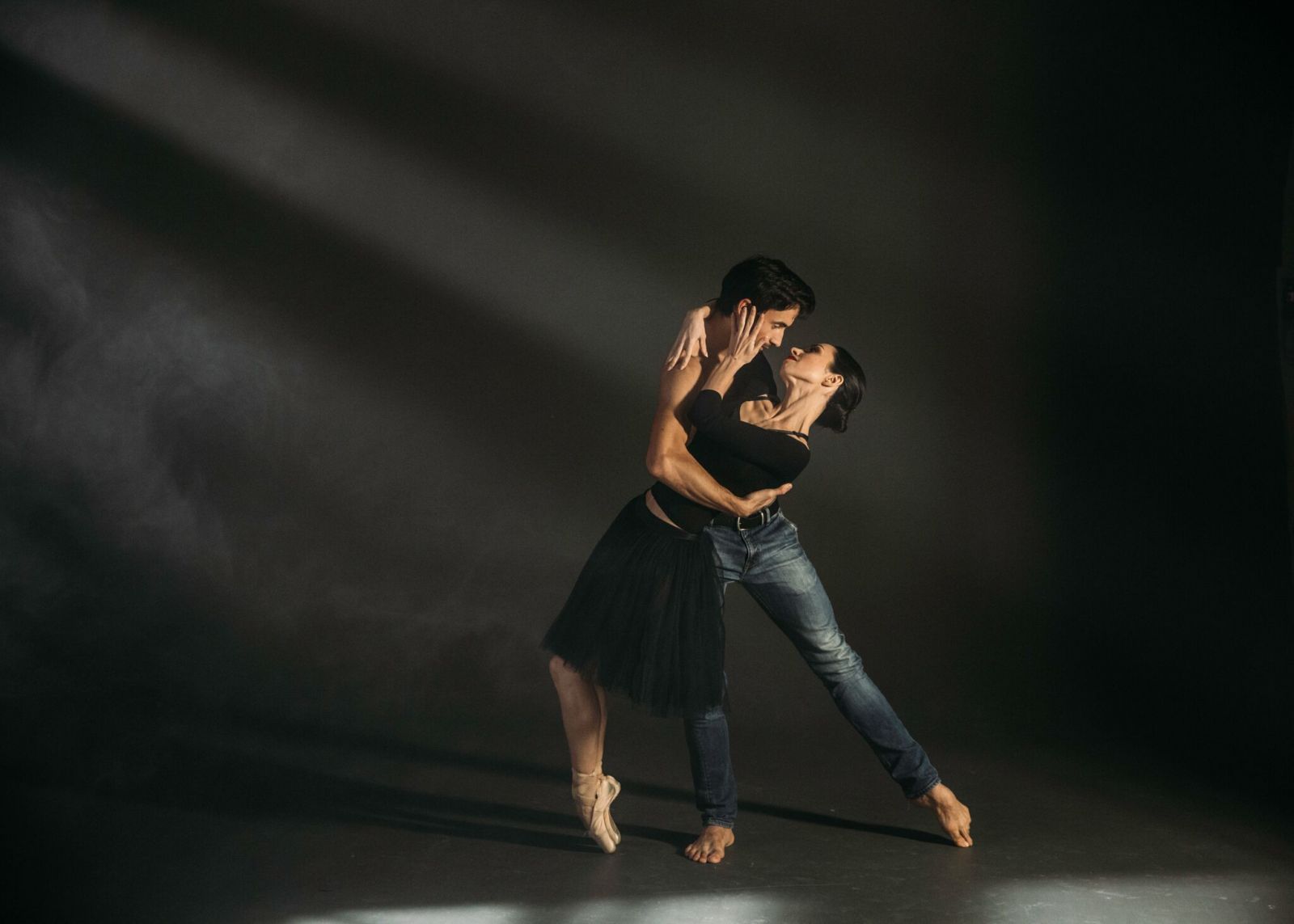 Судья шоу "Танці з зірками" снялась в любовной фотосессии со своим мужем