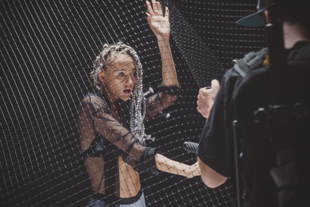 Ева Бушмина сменила имидж и показала точеную фигуру