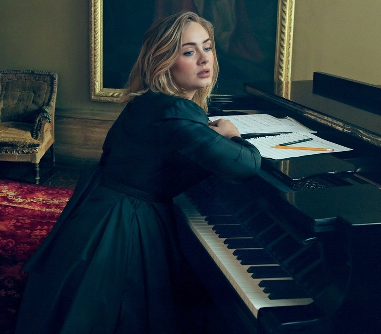Утонченная красота: Адель украсила обложку Vogue