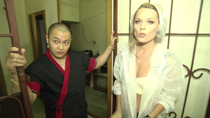 Ольгу Фреймут искупали в элитном шампанском