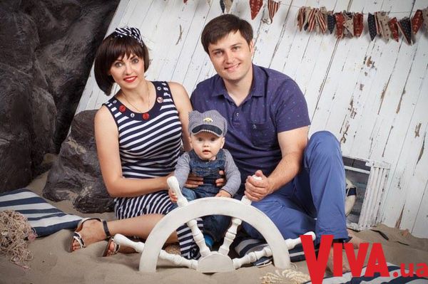 Ведущий Фактов Андрей Ковальский снялся в фотосессии с женой и маленьким сыном