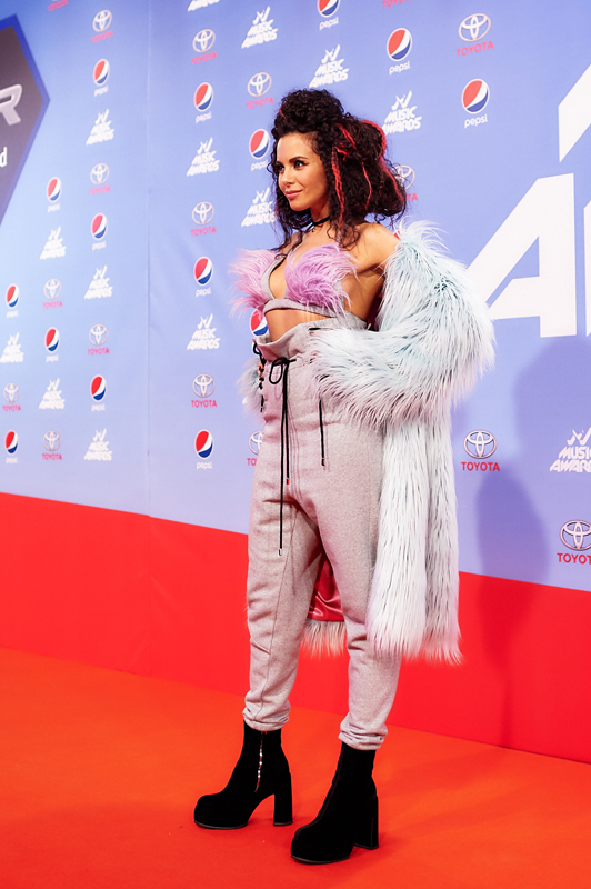 Настя Каменских и Надя Дорофеева публично поцеловались