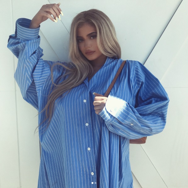 Вслед за сестрой: Кайли Дженнер перекрасилась в блондинку