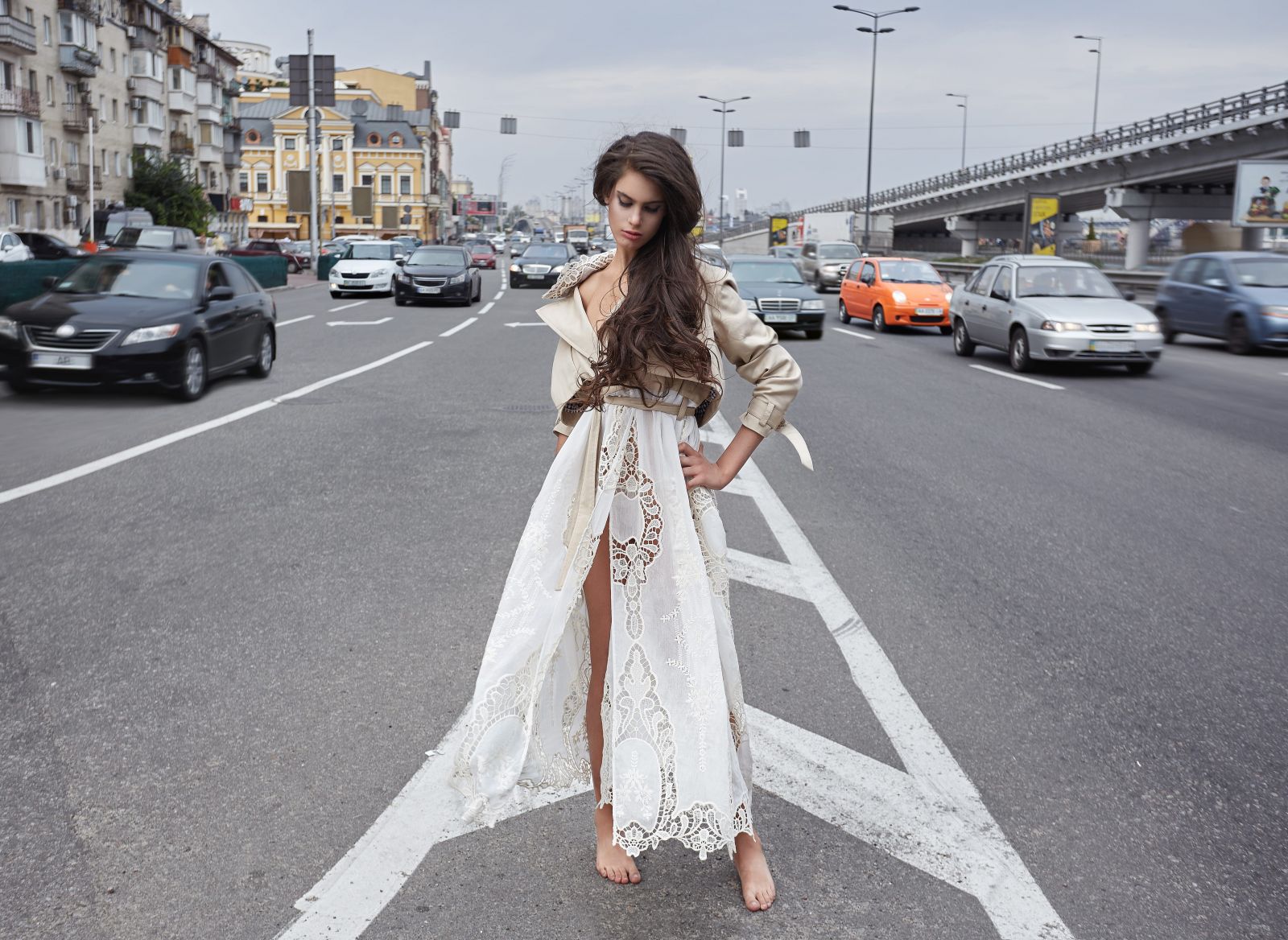 Уникальная фотосессия: модель с ДЦП снялась в одежде Андре Тана