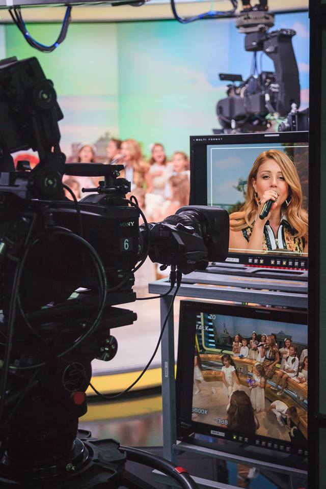 Тина Кароль спела про Мир и стала тренером шоу &laquo;Голос. Дети&raquo; 