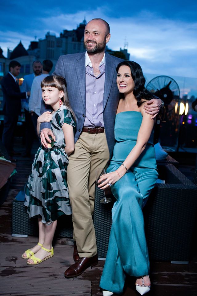 Маша Ефросинина в свадебном венке