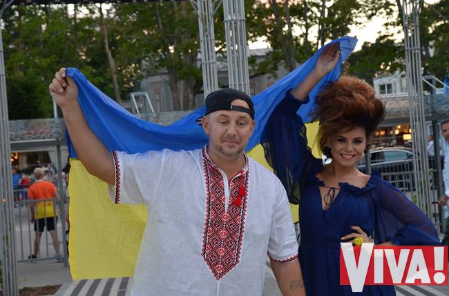 Потап и Настя на Новой волне 2014 с флагом Украины