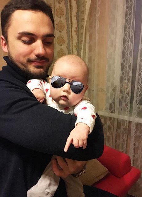 Семейная идиллия: Слава из "Неангелов" поделилась новыми снимками с детьми