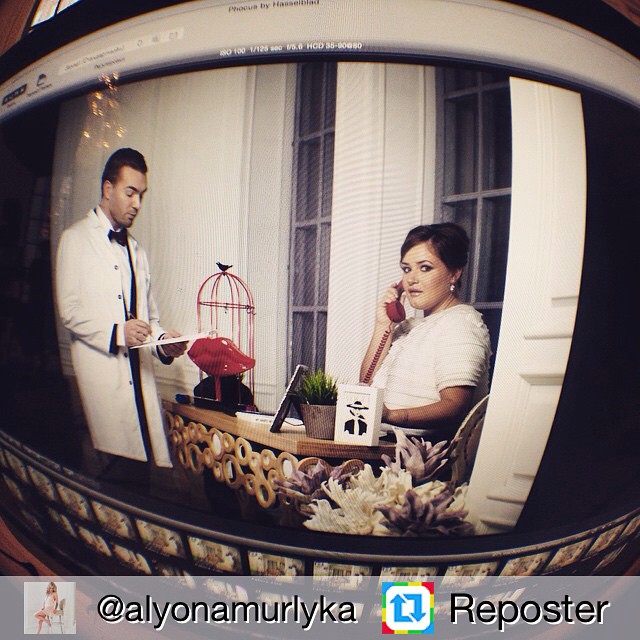  	Экс-Холостяк, пластический хирург Андрей Искорнев снялся с мамой в рекламе своей клиники