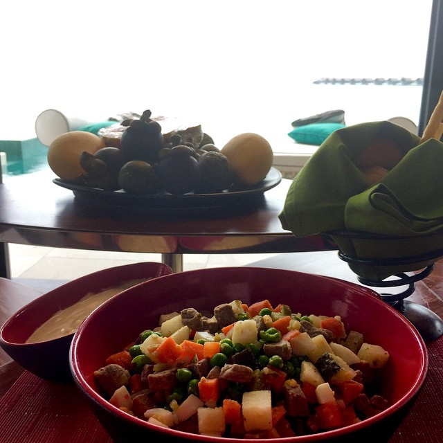 Беременная Елена Темникова празднует Новый год на Мальдивах