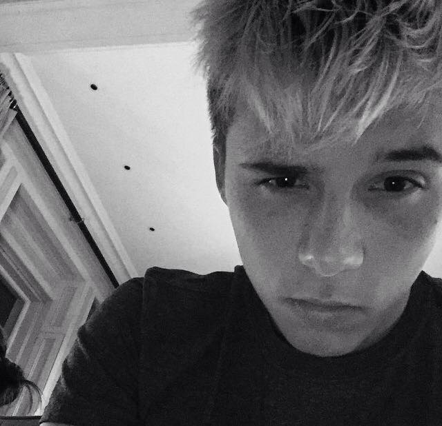 Дэвид Бекхэм учит сына, как ухаживать за девушками