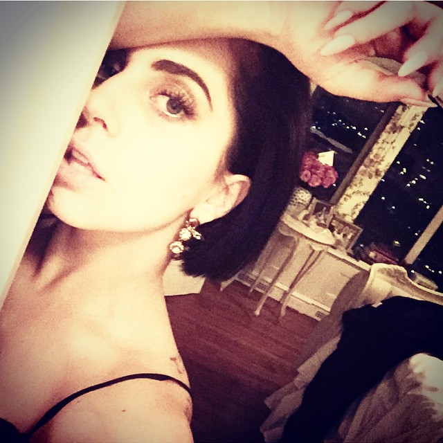 Новый стиль: Леди Гага кардинально изменила прическу