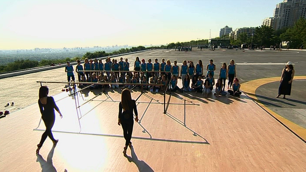 Татьяна Денисова поставила откровенную хореографию с плетками