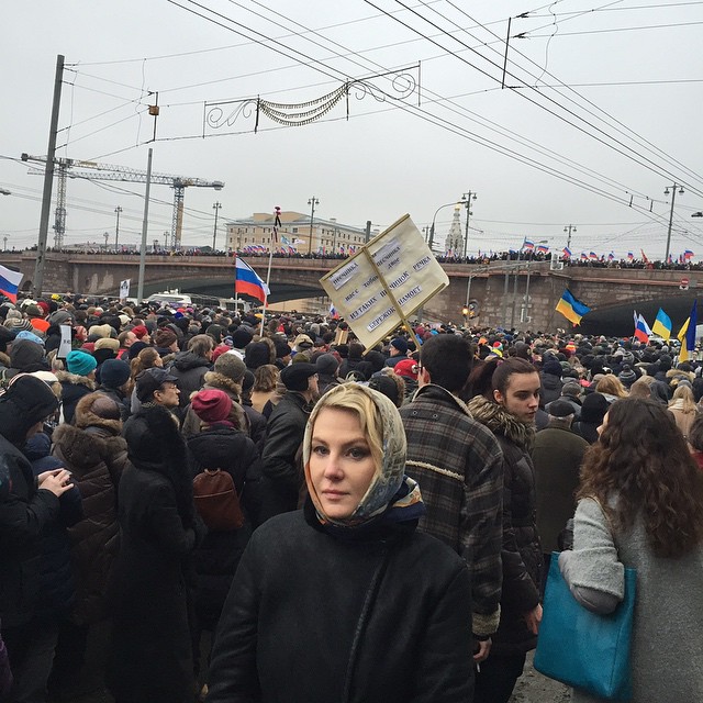 Рената Литвинова вышла на марш памяти Бориса Немцова