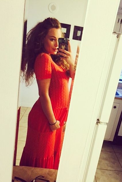 беременная Яна Соломко у океана