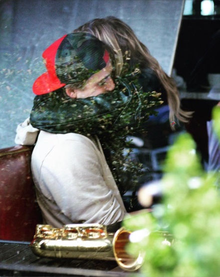 Трогательные объятия: Хлоя Морец поделилась романтичным снимком с Бруклином Бекхэмом