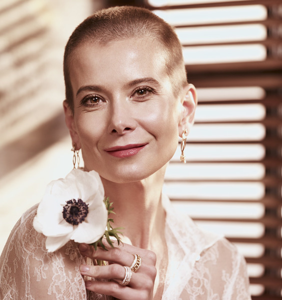 Юлия Высоцкая о новой стрижке: "Понятия не имела, что меня побреют налысо"