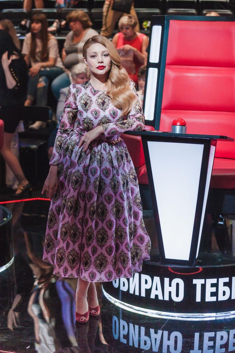 Тина Кароль в платье от Dolce&Gabbana